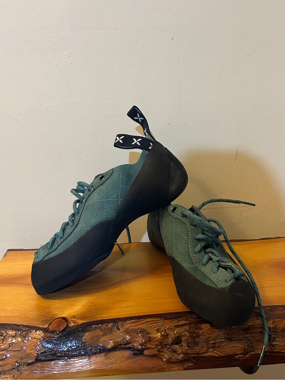 Women's Teal Lace-Up Climbing shoe Size 7